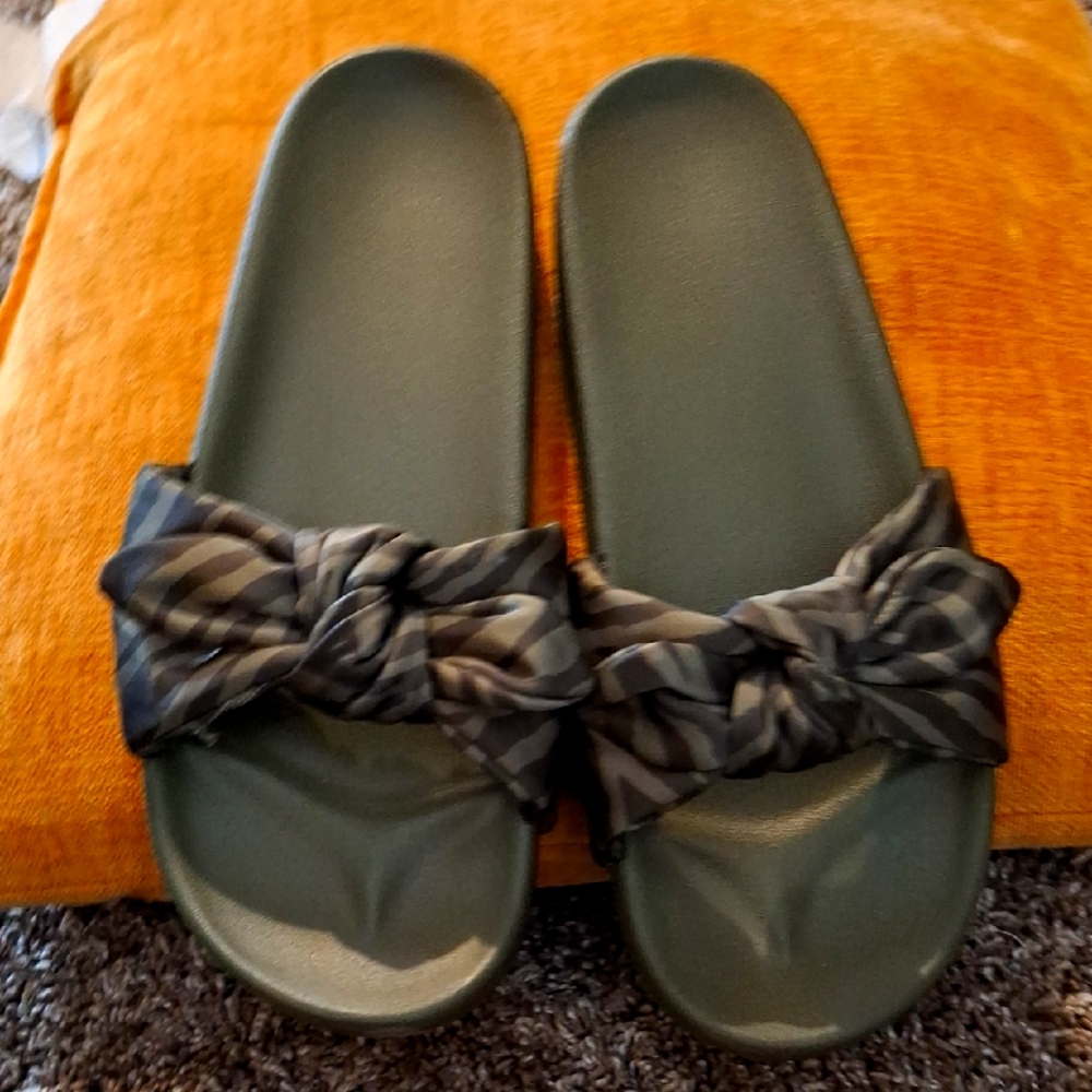 PINK GREEN SLIDES